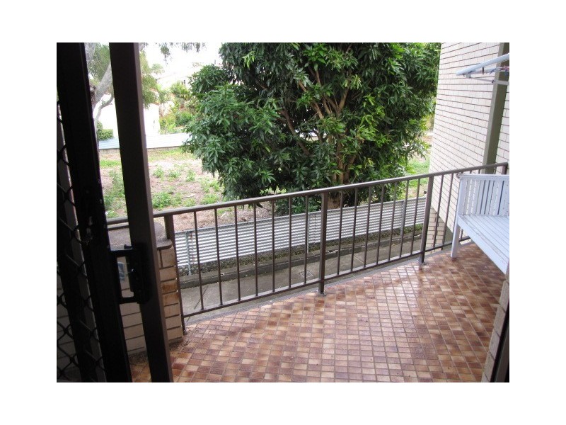 2/41 Quiet Waters East, Bradman Avenue, Maroochydore QLD 4558