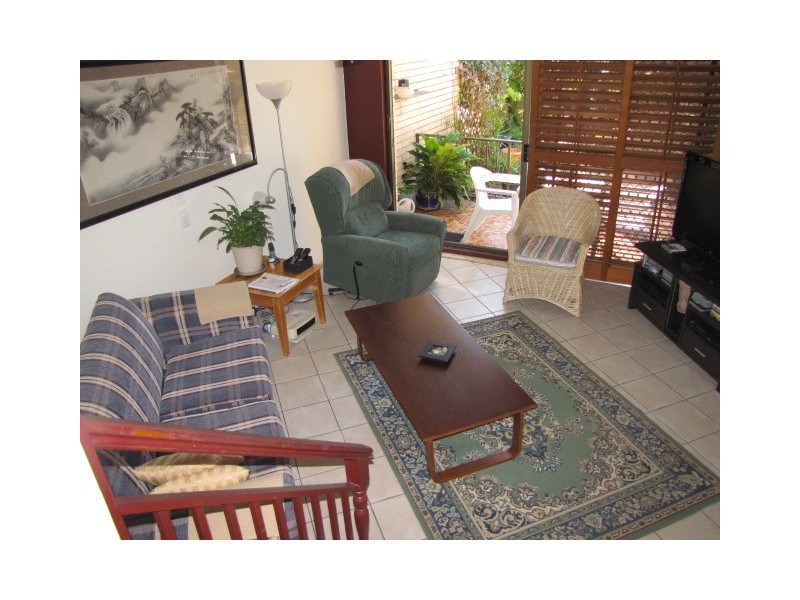 2/41 Quiet Waters East, Bradman Avenue, Maroochydore QLD 4558