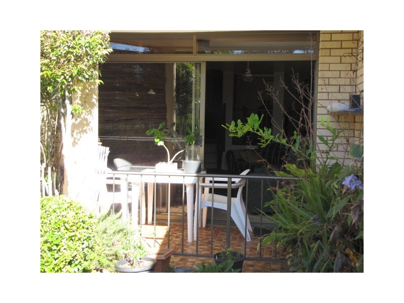 2/41 Quiet Waters East, Bradman Avenue, Maroochydore QLD 4558