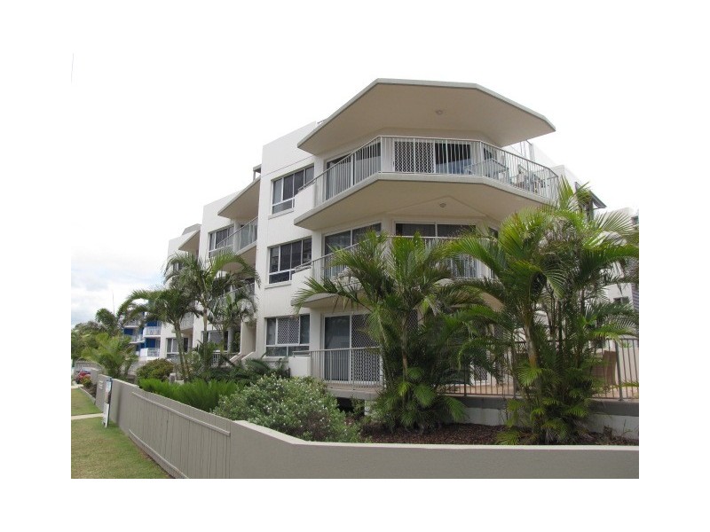 2/10 Surfcomber on the Beach, Beach Parade, Maroochydore QLD 4558