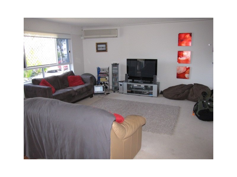 2/10 Surfcomber on the Beach, Beach Parade, Maroochydore QLD 4558