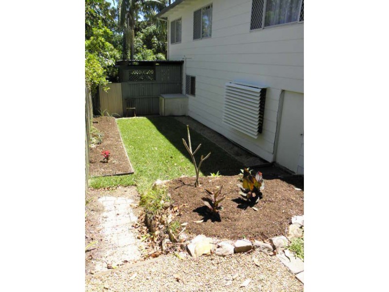 27 Oloway Crescent, Alexandra Headland QLD 4572