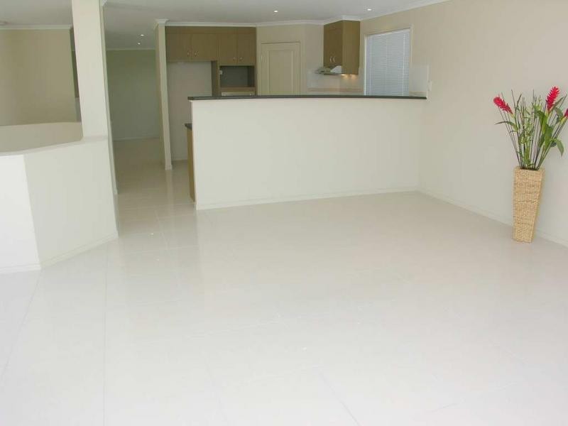 9 Calais Court, Kuluin QLD 4558