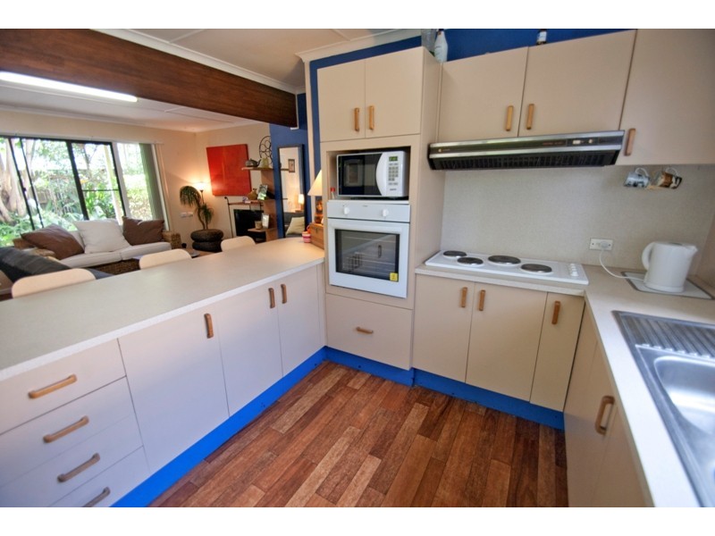 25 Oloway Crescent, Alexandra Headland QLD 4572