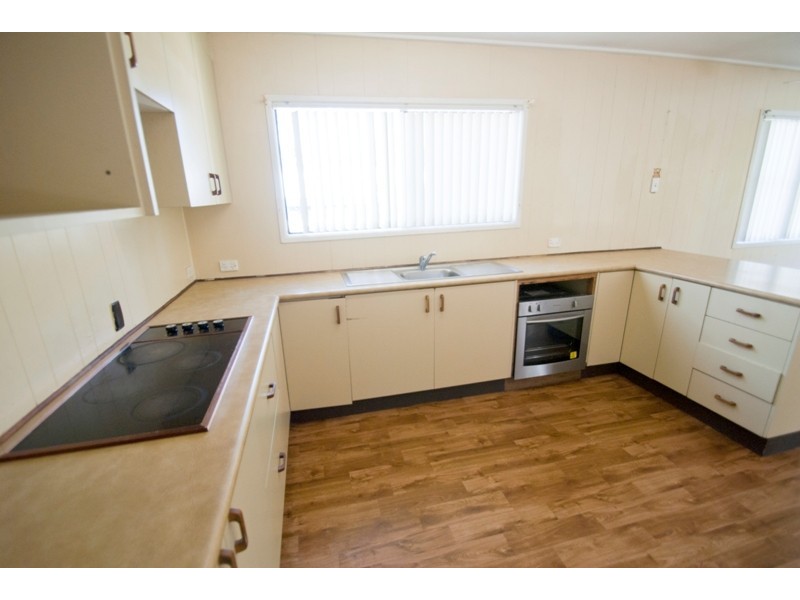 25 Oloway Crescent, Alexandra Headland QLD 4572