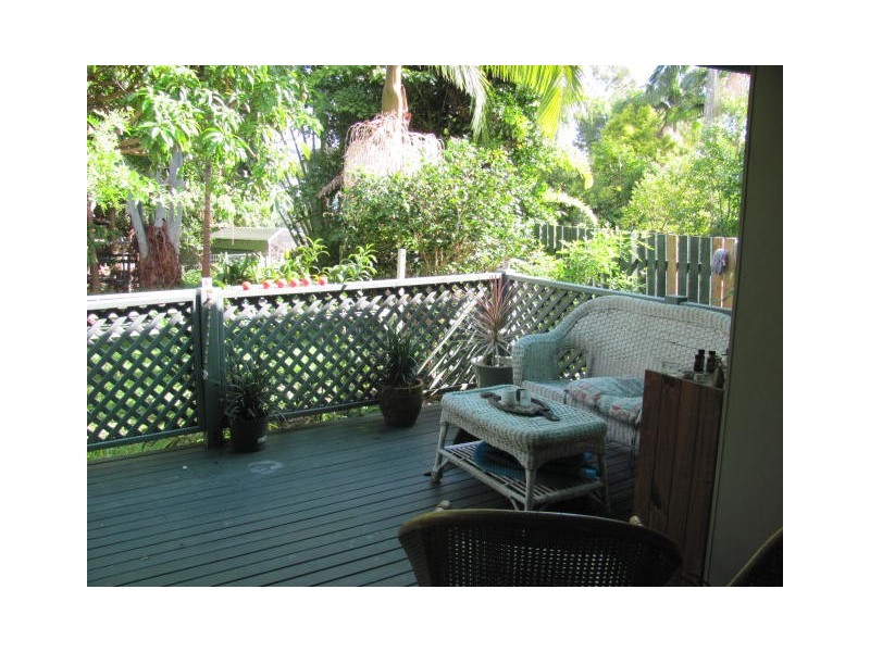 27 Oloway Crescent, Alexandra Headland QLD 4572