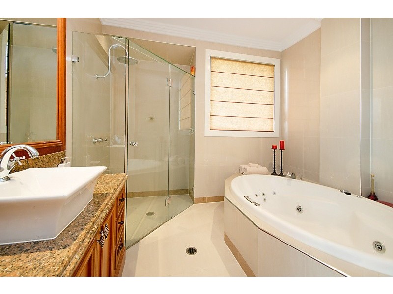 10 Barbuda Circuit, Kawana Island QLD 4575