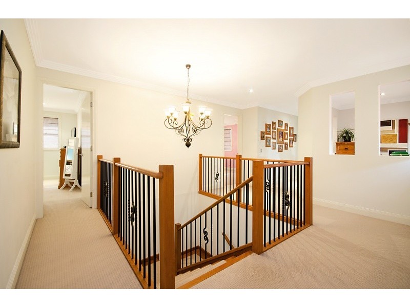 10 Barbuda Circuit, Kawana Island QLD 4575