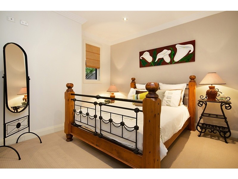 10 Barbuda Circuit, Kawana Island QLD 4575