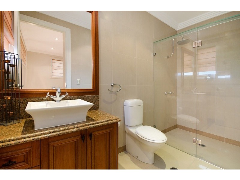 10 Barbuda Circuit, Kawana Island QLD 4575