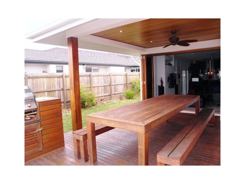 5 Robur Crescent, Mountain Creek QLD 4557