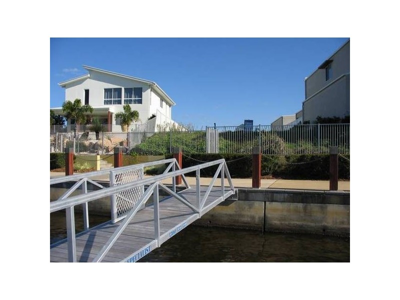 11 Maui Court, Kawana Island QLD 4575