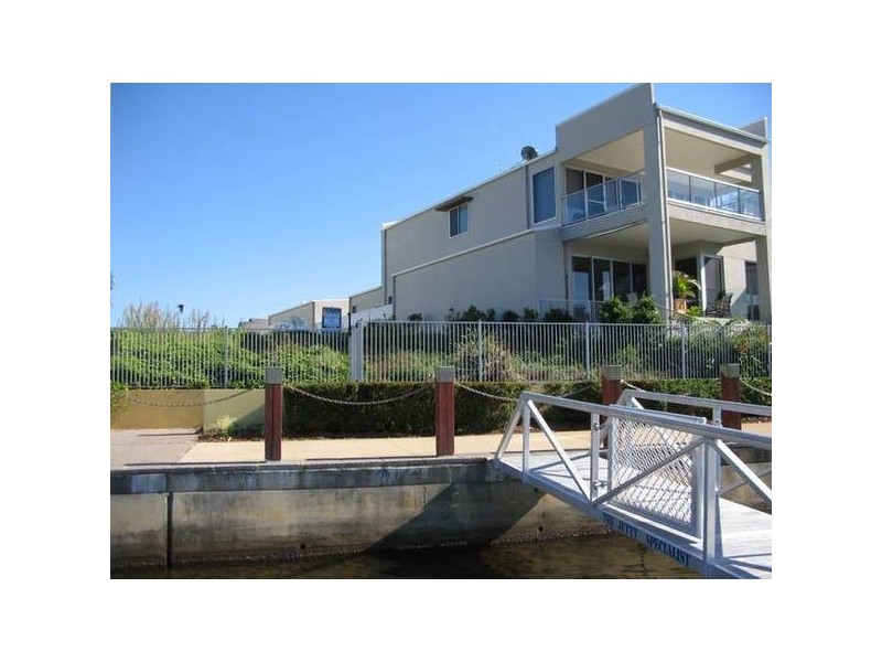 11 Maui Court, Kawana Island QLD 4575