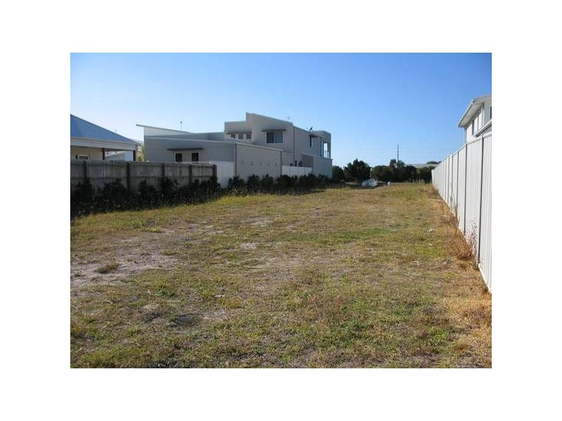 11 Maui Court, Kawana Island QLD 4575