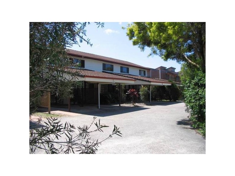 4 Broadwater Avenue, Maroochydore QLD 4558