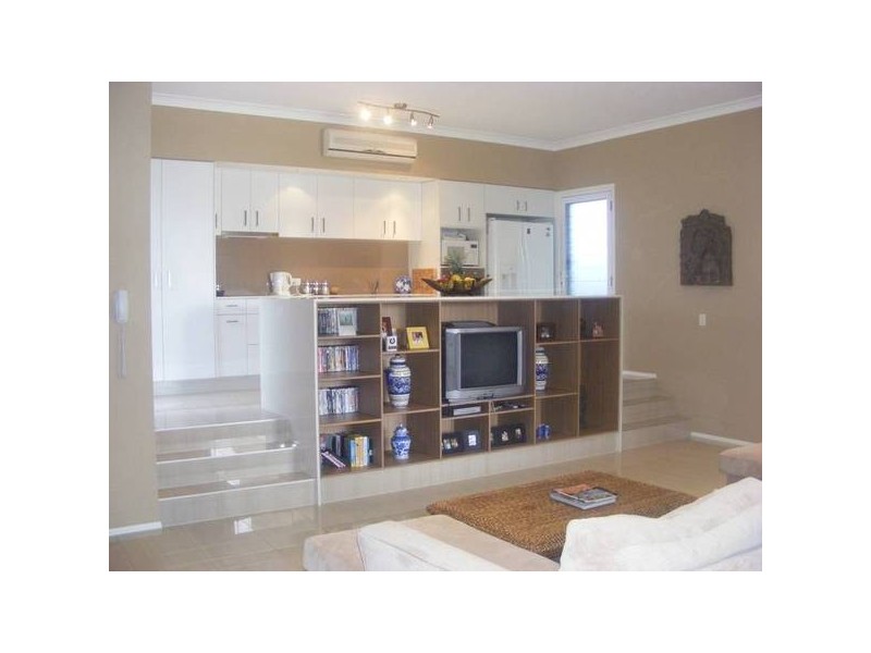 7 Crete Court, Kawana Island QLD 4575