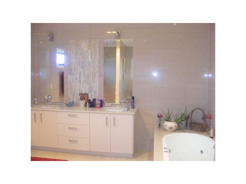 7 Crete Court, Kawana Island QLD 4575