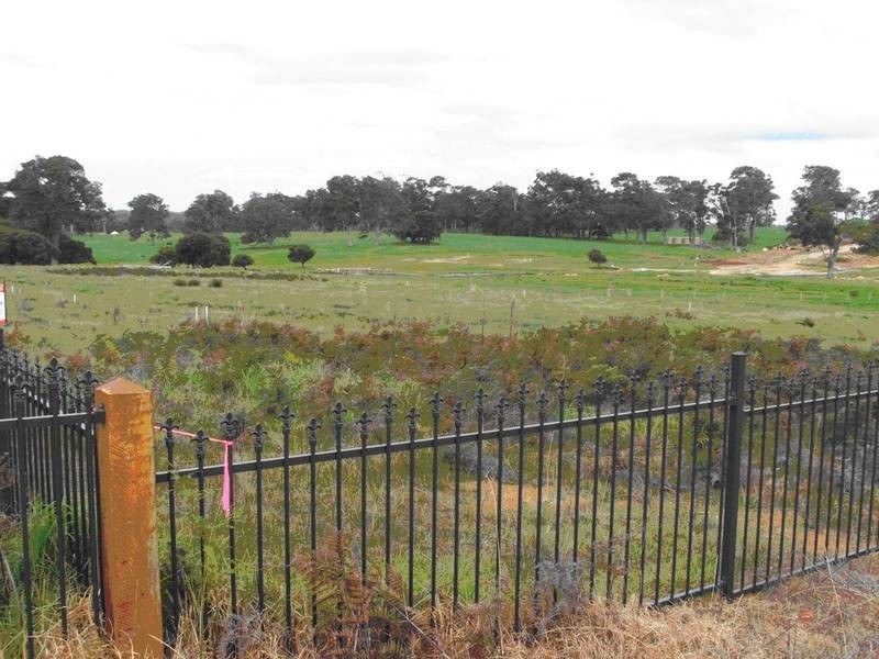 8 (L 390) Charles HIne Avenue, Margaret River WA 6285