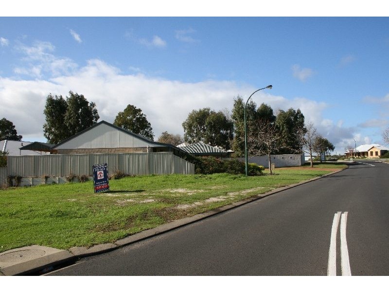 15 East Willmott Avenue, Margaret River WA 6285