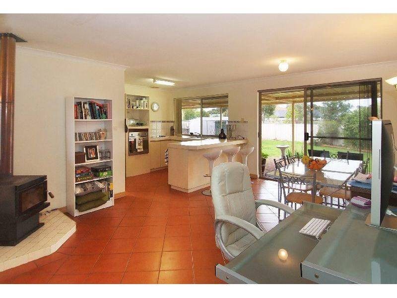 8 Carey Place, Margaret River WA 6285