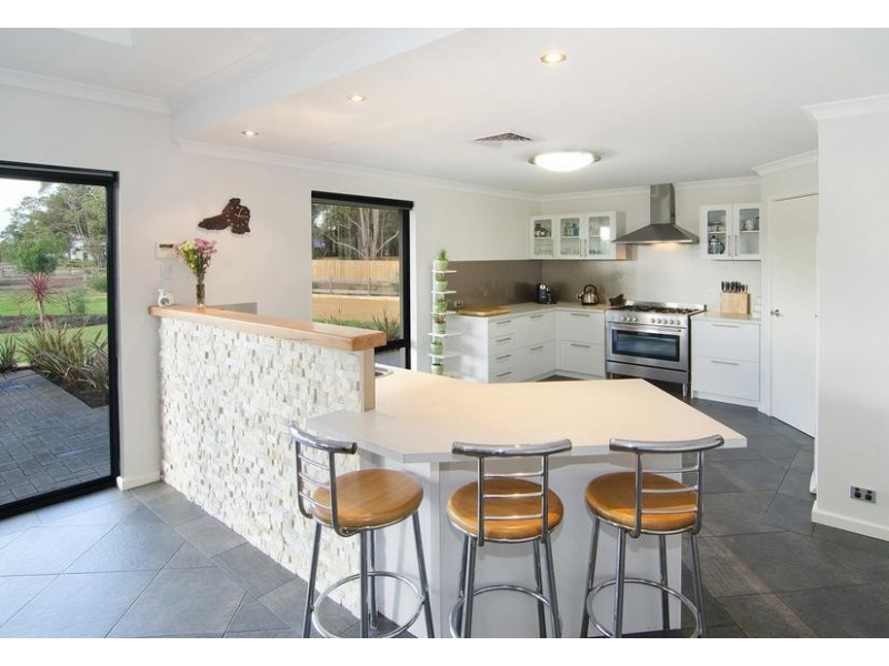 4 Honeytree Grove, Cowaramup WA 6284