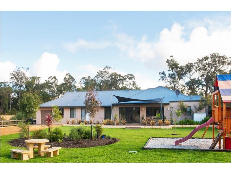 4 Honeytree Grove, Cowaramup WA 6284
