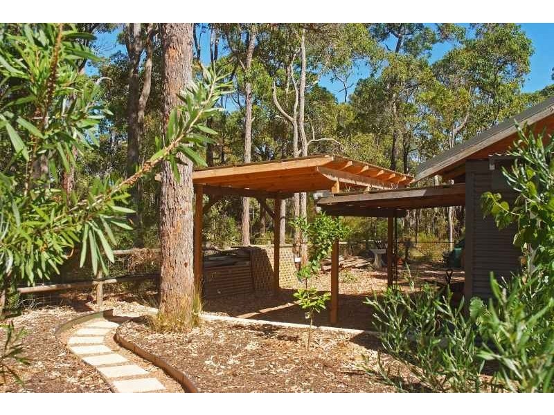 11 Bird Wood Lane, Cowaramup WA 6284