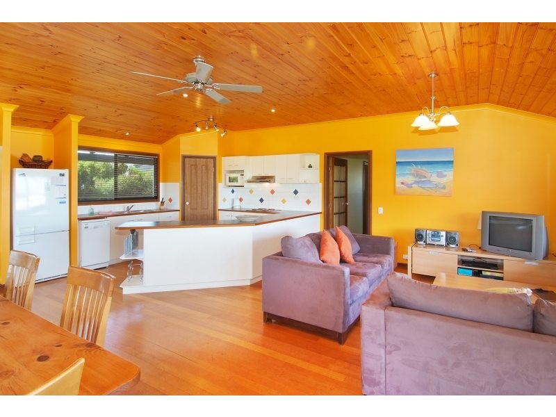 8 Marmaduke Point Drive, Gnarabup WA 6285