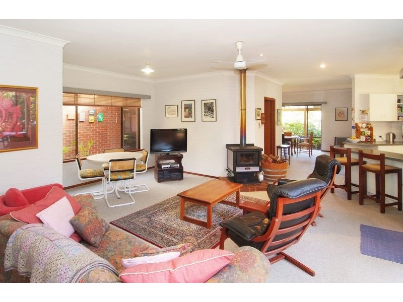 8 Illawarra Avenue, Margaret River WA 6285