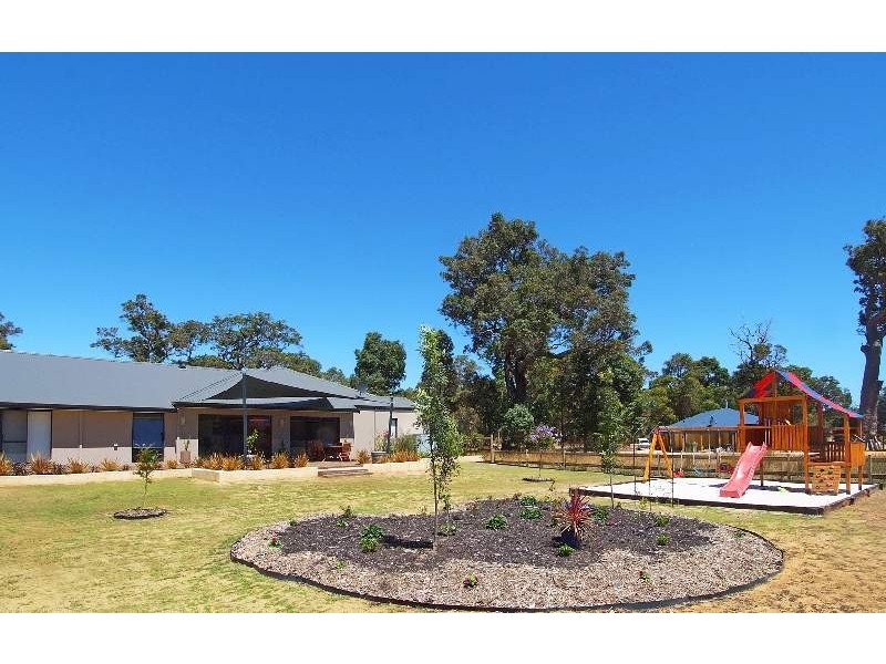 4 Honeytree Grove, Cowaramup WA 6284