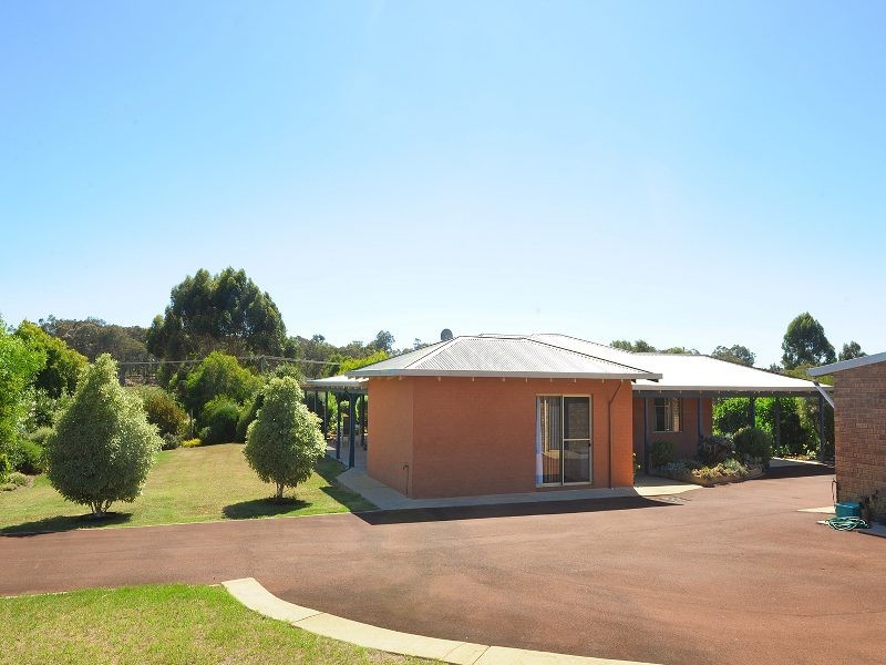 8 Duggan Drive, Cowaramup WA 6284