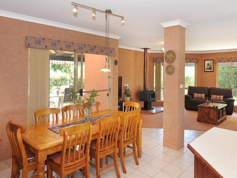 8 Duggan Drive, Cowaramup WA 6284