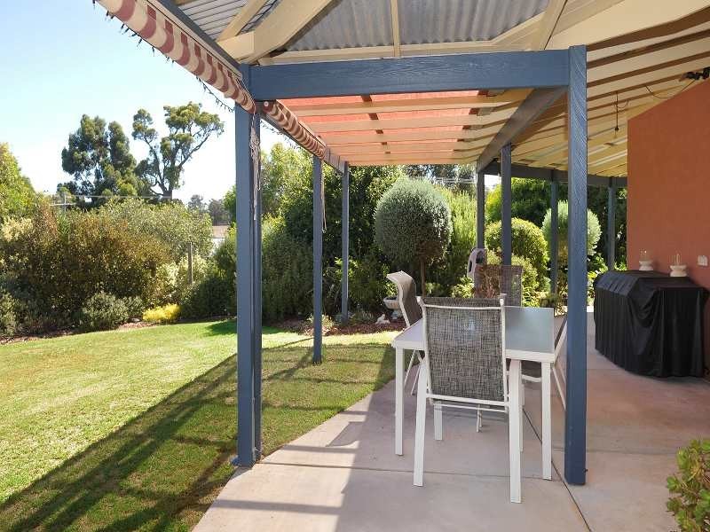 8 Duggan Drive, Cowaramup WA 6284