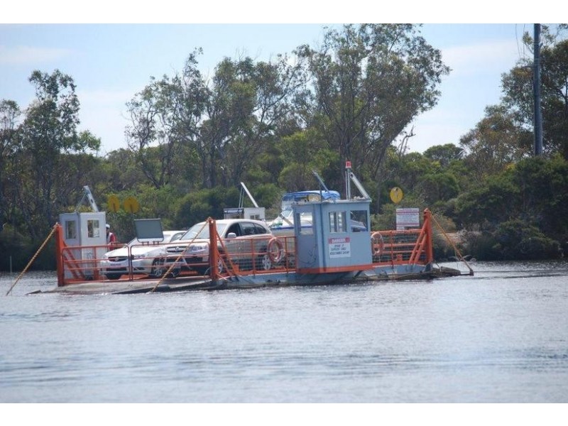 10 Flora Grove, Molloy Island WA 6290