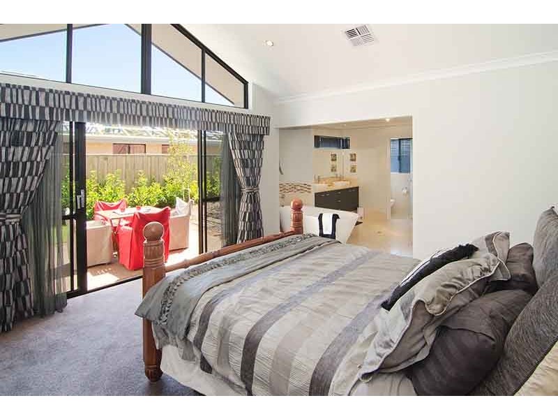 16 Hudsbeth Way, Margaret River WA 6285