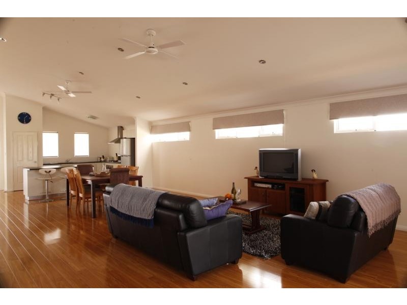 18 Charles Hine Ave, Margaret River WA 6285