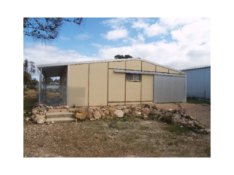 16 Ackland Street, Blanchetown SA 5357