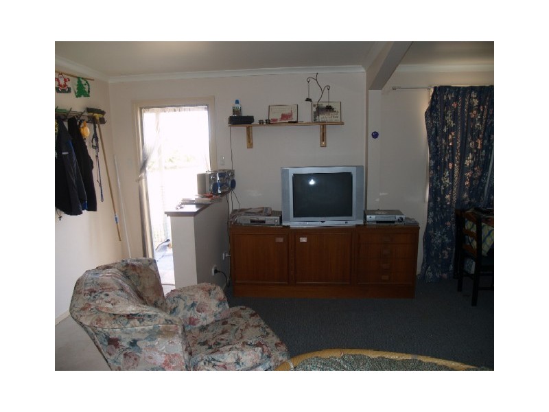 16 Ackland Street, Blanchetown SA 5357