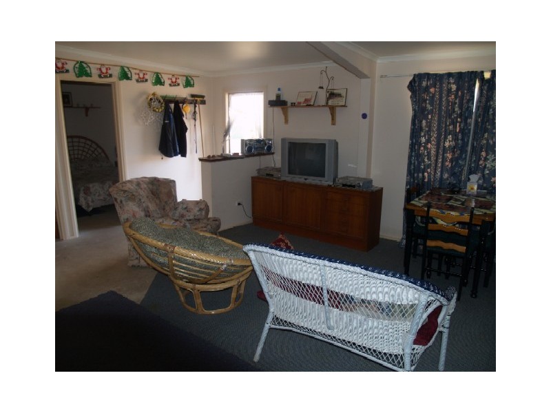 16 Ackland Street, Blanchetown SA 5357