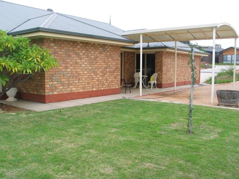 8 Mary Starr Drive, Waikerie SA 5330