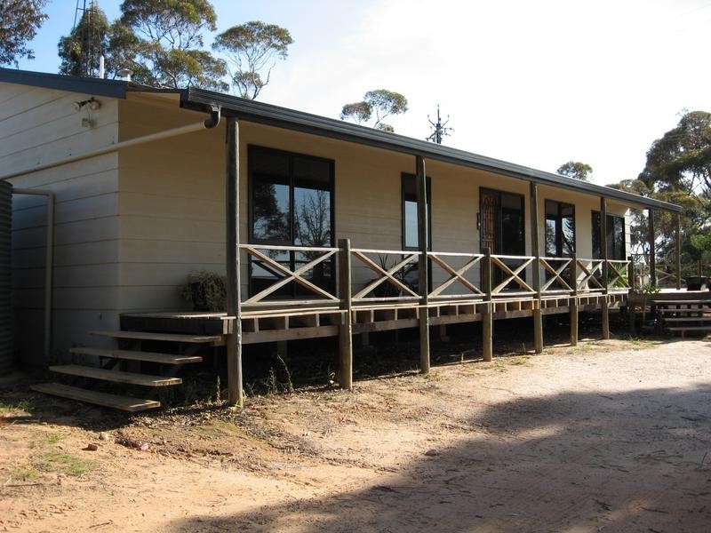 9 Pickering Road, Waikerie SA 5330