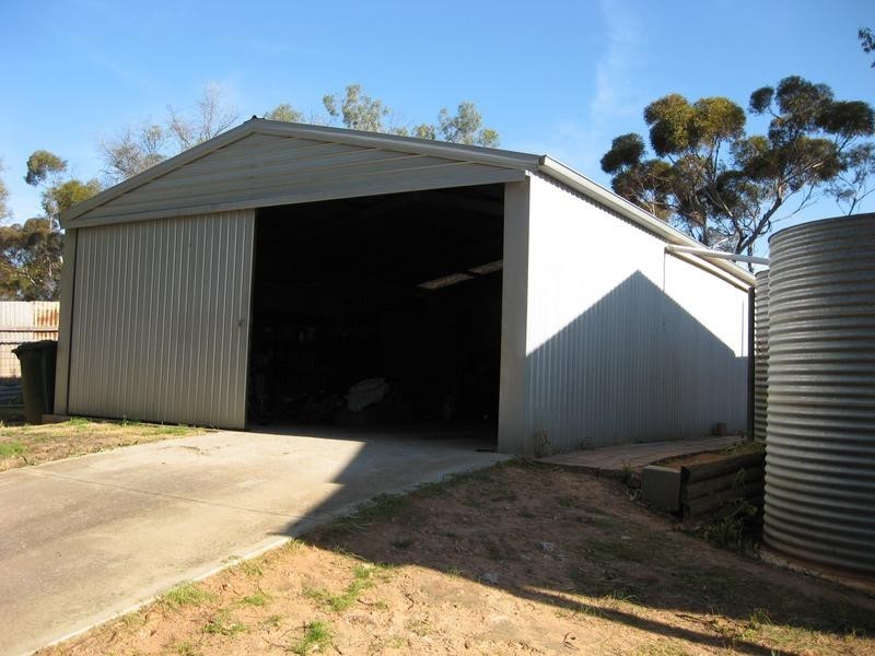9 Pickering Road, Waikerie SA 5330