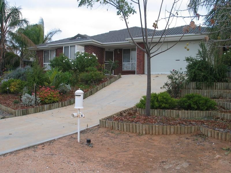 4 Edwards Crescent, Waikerie SA 5330