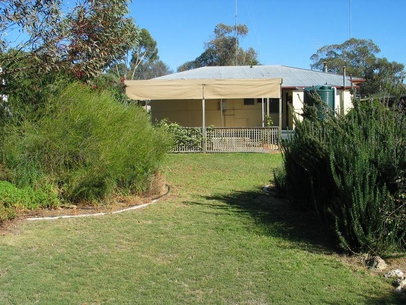 6 Nicol Crescent, Waikerie SA 5330