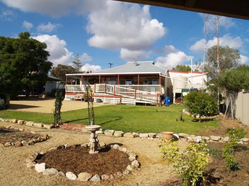 6 Thompson Street, Waikerie SA 5330