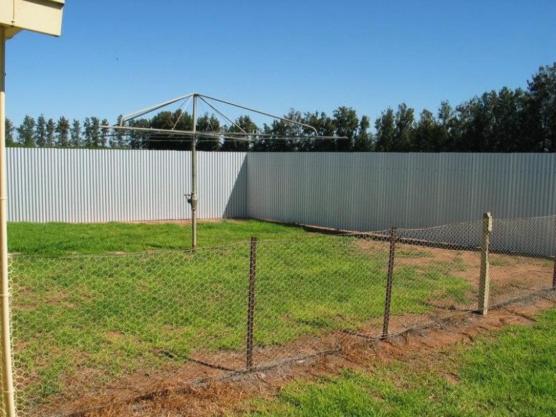 8 Emil Lochert Cres, Waikerie SA 5330