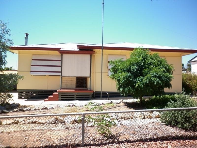 6 Nicol Crescent, Waikerie SA 5330