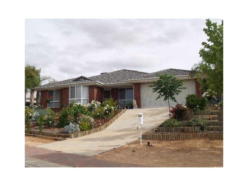 4 Edwards Crescent, Waikerie SA 5330
