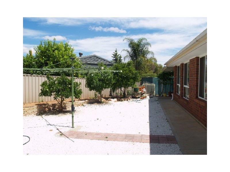 4 Edwards Crescent, Waikerie SA 5330