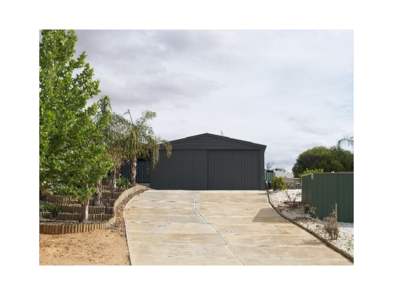 4 Edwards Crescent, Waikerie SA 5330